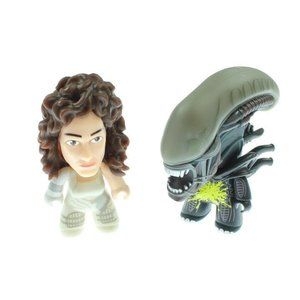 Titans Alien Vinyl Mini-Figures 2-Pack